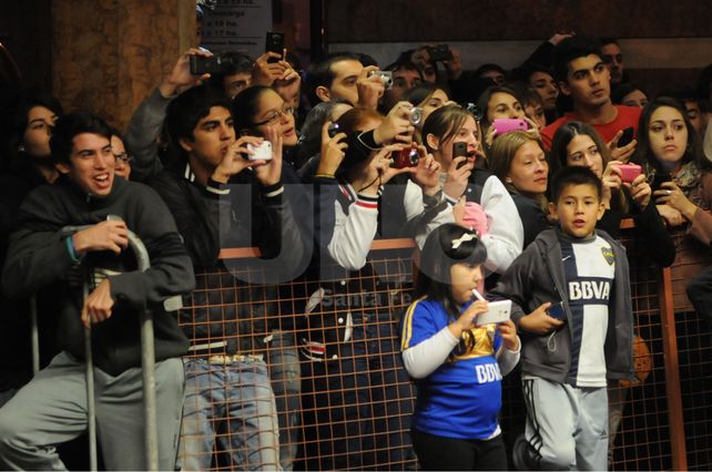 Los hinchas xeneizes viendo a su ídolos.