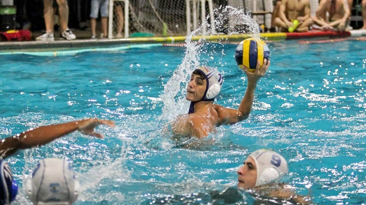 Regatas arrancó con una derrota la Liga de Honor de waterpolo