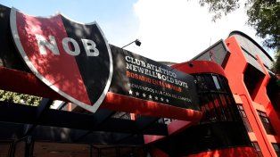 La Fifa inhibió a Newells, que no podría fichar jugadores por año y medio