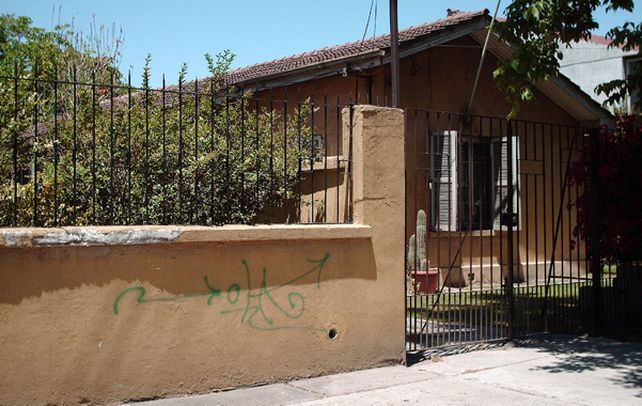 Símbolo. Una casa con una especie de grafiti usado para señalar viviendas.