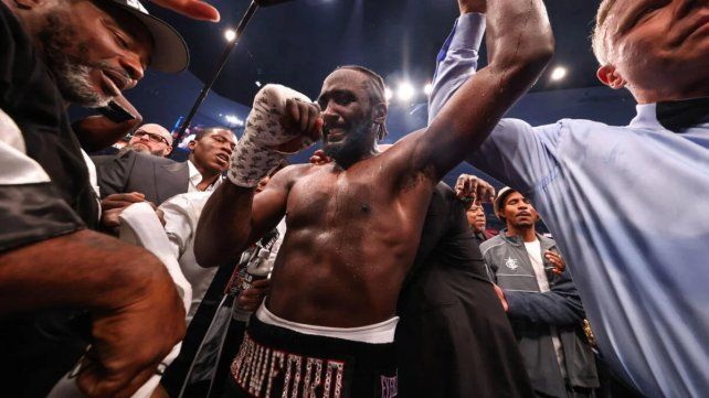 Crawford hizo historia: le ganó a Canelo Álvarez en las tarjetas y lo destronó