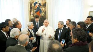 En su primera encíclica Francisco propone descentralizar la Iglesia