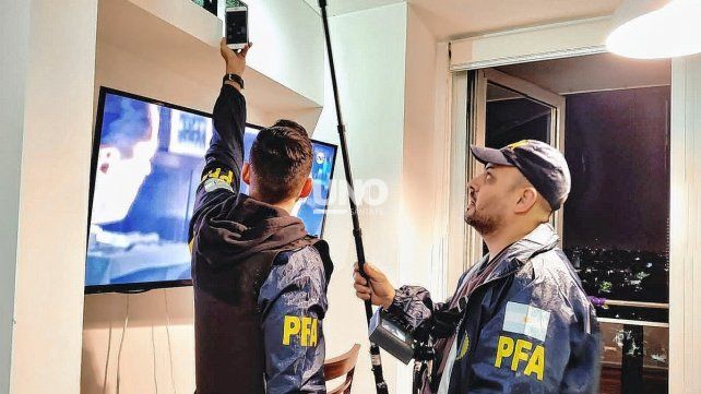 La Policía Federal allanó y detuvo a dos personas en Santa Fe: secuestró pesos, dólares, euros y electrónica