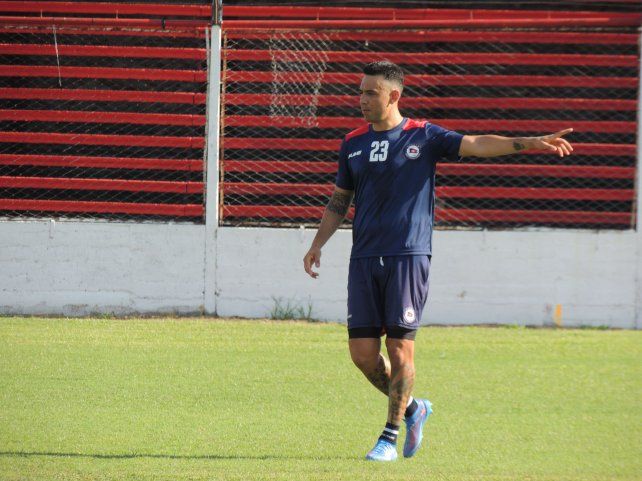 Nery Domínguez firmó su contrato el lunes y el martes se sumó a los entrenamientos de Central Córdoba con vistas al torneo de la Primera C.