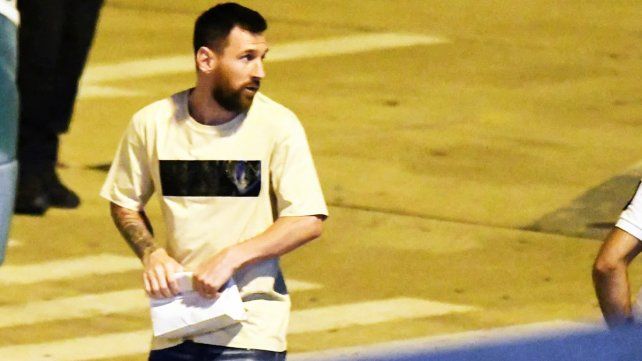 Messi llegó al país para los amistosos de la Selección