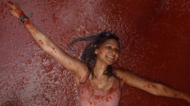 Tomatina, la batalla roja celebró su fiesta anual