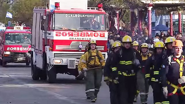 Unos 500 efectivos de las fuerzas de seguridad y actores de la sociedad civil marcharon por la costanera de Gualeguaychú.