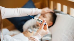 FIbre, tos, resfríos fuertes y malestar corporal, son síntomas frecuentes por estos días&nbsp;