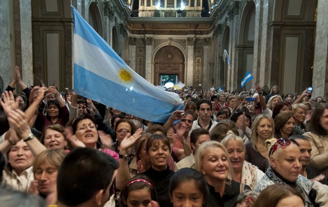 La catedral metropolitana se llenó de júbilo momentos después de la designación de Bergoglio.