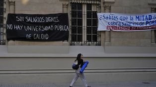 La Facultad de Humanidades y Artes de la UNR volvió a ser tomada por los alumnos en protesta al gobierno de Javier Milei