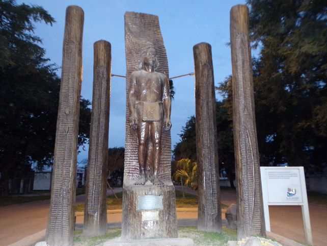 Piden declarar patrimonio histórico al monumento a los pueblos originarios