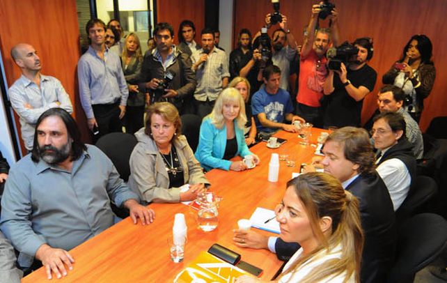 Juntos. Dirigentes y funcionarios en la Defensoría del Pueblo platense.