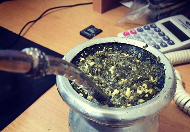Tomar mate en el trabajo, beneficioso para la salud