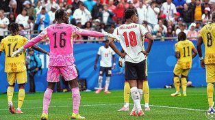Inglaterra y Ghana se mantienen como líderes de su zona aunque definirán a los clasificados en la última jornada.