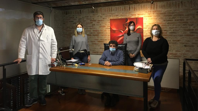 Parte del equipo rosarino de investigación del estudio para probar la eficacia de la vacuna preventiva del VIH.