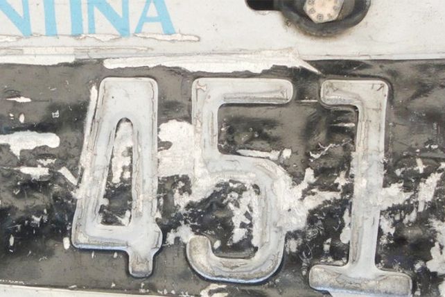 Aplicarán multas de hasta 8 mil pesos a los tapa patentes en provincia de Buenos Aires