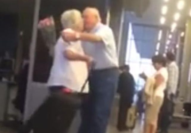 Un video de amor entre una pareja mayor derrite corazones en el mundo entero