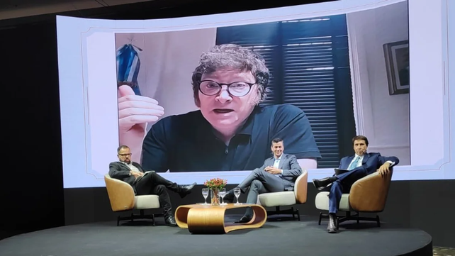 Durante su participación en la presentación del libro de Feinmann