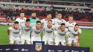 Newells tuvo a Velázquez como el mejor en la victoria ante el rojo