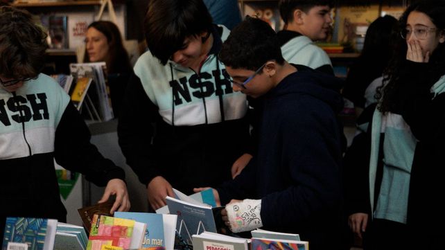 La avidez de chicos y chicas por la lectura se evidencia en cada edición de la Feria del Libro.