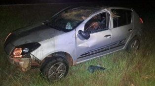 Este sábado por la madrugada un auto despistó y volcó en la autovía 14 a la altura de Chajarí. Afortunadamente, los pasajeros del vehículo se encuentran ilesos.