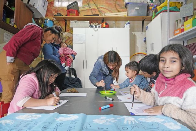 La Banateca brinda talleres recreativos y educativos de arte, juego libre, de mesa y ciencias experimentales.