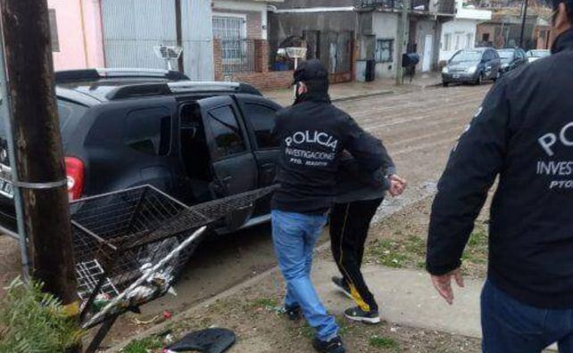 Son gemelos, uno robó e intentó violar a una mujer y ahora la Justicia no sabe a cuál detener