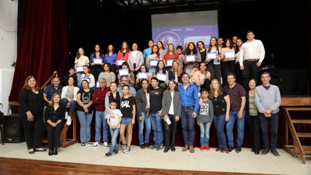 Niñas y adolescentes entrerrianas finalizan formación en habilidades digitales y recibieron sus certificados de Telecom
