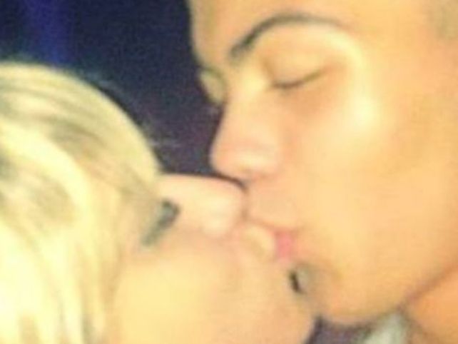 Fotos: el hijo de Ronaldo, de 14 años, con una maestra