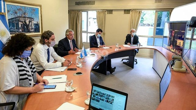 Alberto Fernández le propuso a los gobernadores restringir la circulación entre las 23 y las 6