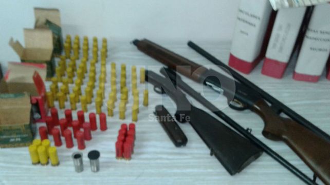 Armados hasta los dientes: cayeron con armas y casi 100 cartuchos
