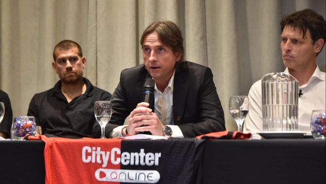Julián González acompañó a Juan Cúneo luego de que bajaran su candidatura a presidente de Newell's.