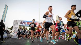 Una de las largadas del Maratón de la Bandera. Rosario otra vez sede de lo más importante del atletismo.