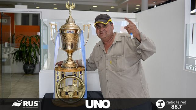 Lectores de UNO se fueron con la entrada y la foto con la Copa