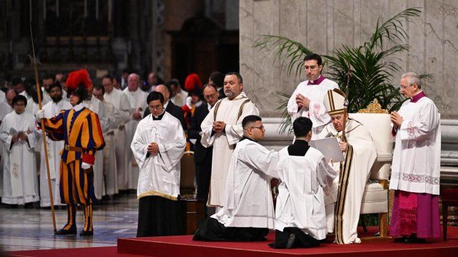 Francisco pidió a los sacerdotes que no ensucien a la Iglesia con desunión y polarizaciones en la denominada Misa Crismal de la época de Pascua.