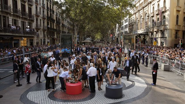 Homenajes a las víctimas en el aniversario de los atentados en Barcelona