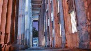 Lo echaron por acoso sexual a una compañera e igual deberán indemnizarlo