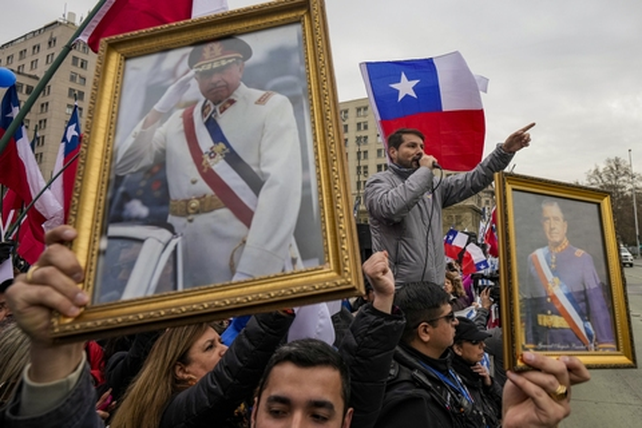 Marcha a favor de Pinochet este s&aacute;bado en Santiago. Entre el 36 y el 39% tiene una visi&oacute;n favorable de sus 17 a&ntilde;os de dictadura.