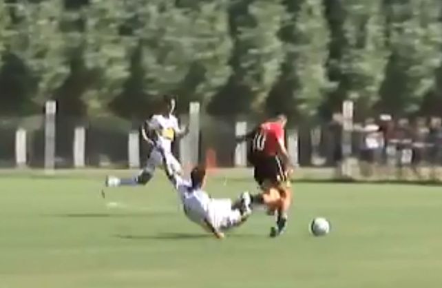 Mirá la tremenda patada contra un jugador de la Reserva de Colón