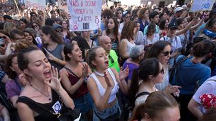 Indignación en España por un fallo que libera a 5 violadores