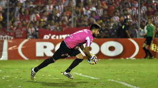 Lucas Hoyos vuelve a Newells, donde surgió y apenas jugó un partido en primera.