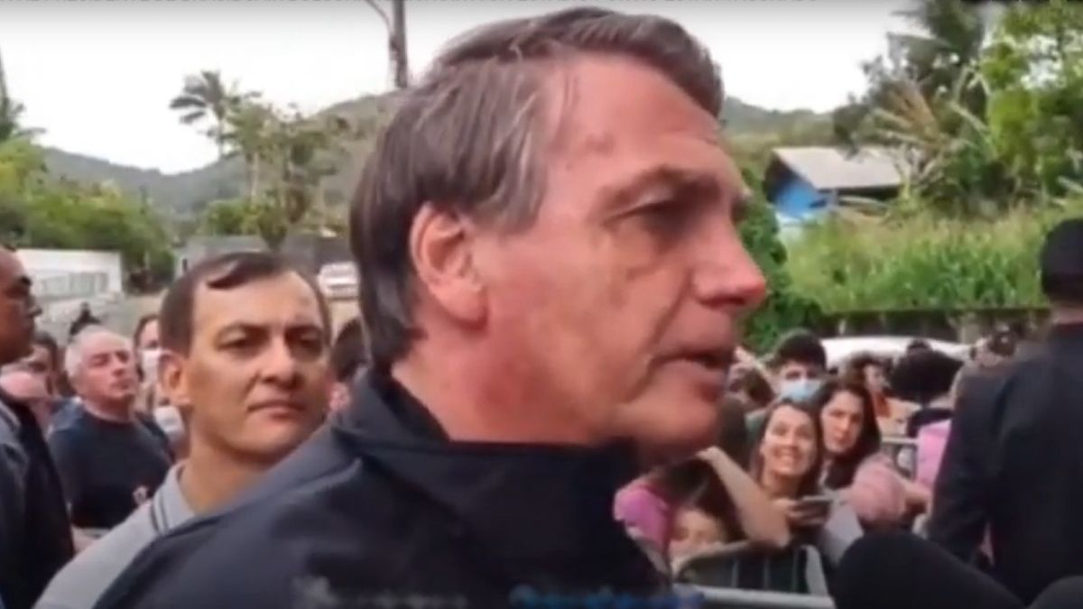 Bolsonaro no pudo presenciar un partido por no estar vacunado contra el ...