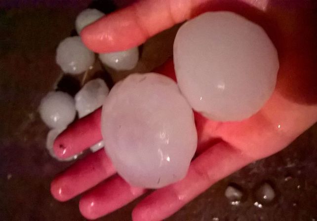 Temporal de granizo y lluvia golpeó a la localidad de Alcaraz