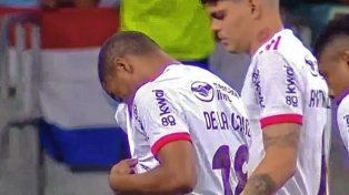 Nicolás de la Cruz, excompañero de Juan Izquierdo, no pudo ocultar la emoción al recordar al malogrado jugador.