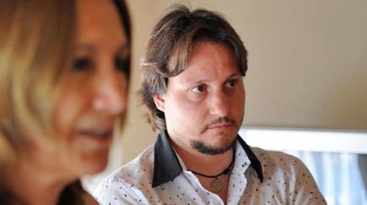 Dos hombres acomodan sus vidas tras saber que fueron cambiados al nacer