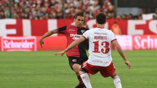 El paraguayo Velázquez conformará la zaga leprosa en este exigente compromiso junto al juvenil Glavinovich.&nbsp;