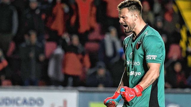 Ignacio Chicco viene siendo la figura de Colón en los últimos partidos Ignacio Chicco viene siendo la figura de Colón en los últimos partidos