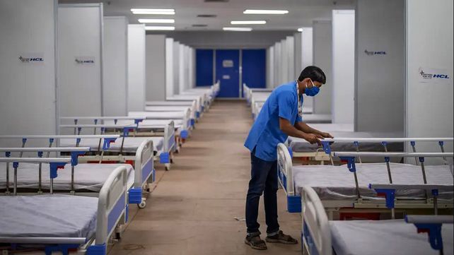 Covid-19 Ómicron en India: imponen toque de queda y cierran escuelas