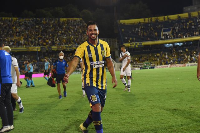 Siempre titular. El caso más extraño. Báez jugó habitualmente con Tevez pero no seguirá en Central.