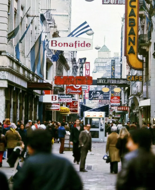 Rosario. Dos carteles sobrevivieron a la ordenanza de prohibición en peatonal